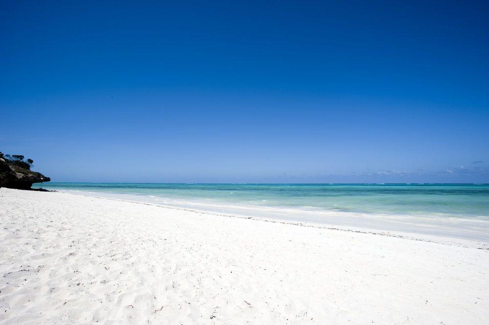 Hotel Karafuu Beach Resort Pingwe Bagian luar foto