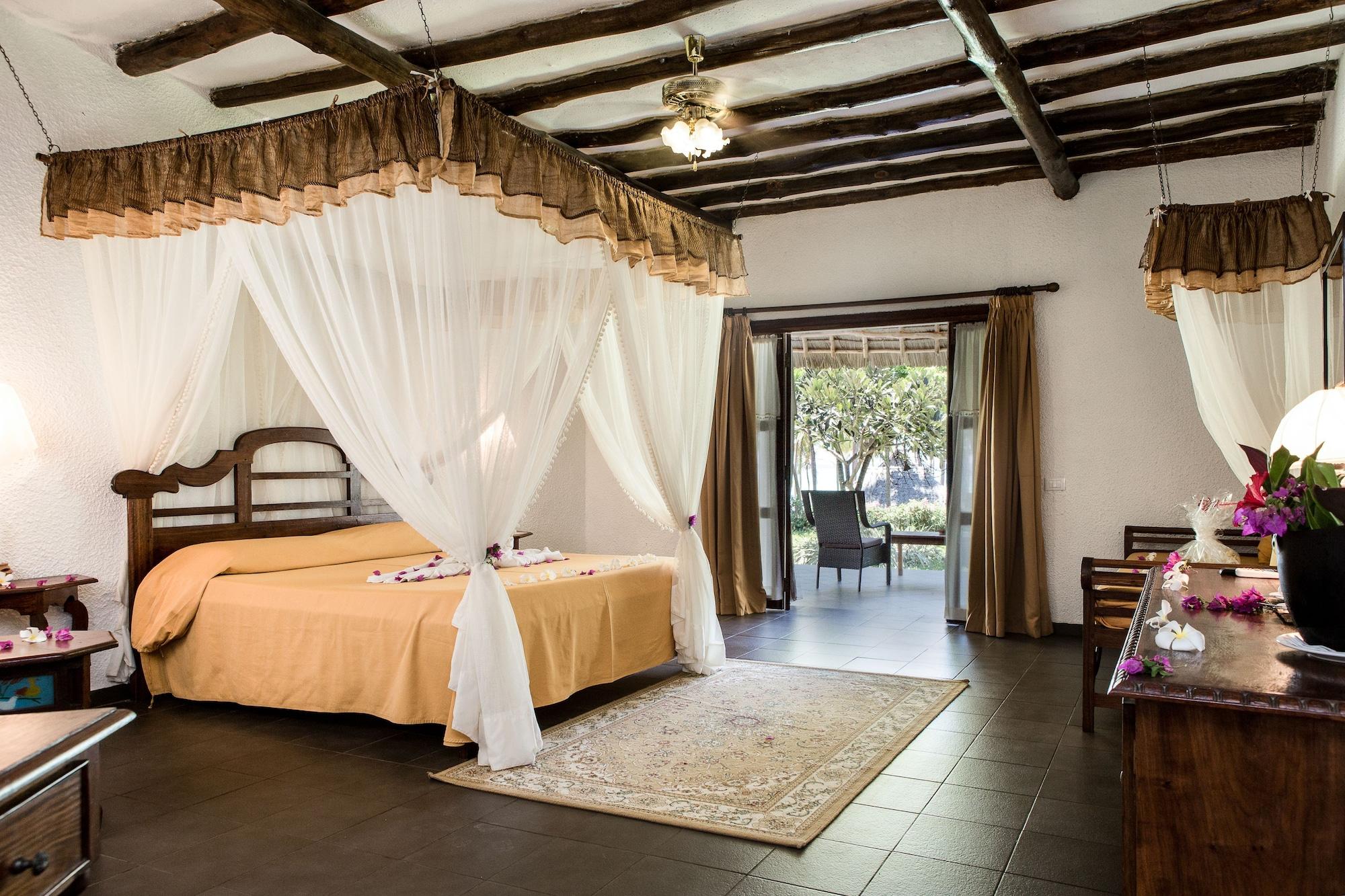 Hotel Karafuu Beach Resort Pingwe Bagian luar foto
