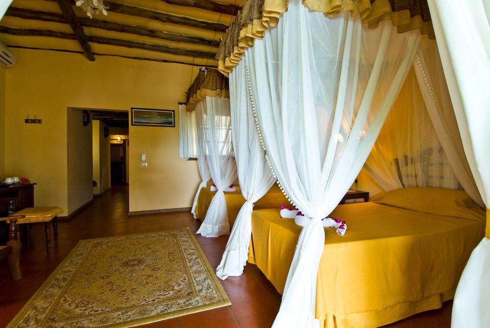 Hotel Karafuu Beach Resort Pingwe Bagian luar foto
