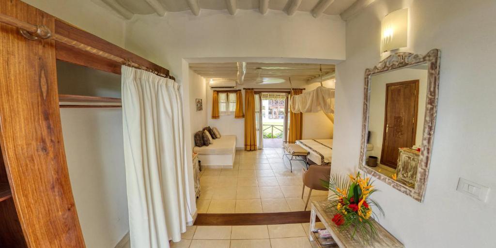 Hotel Karafuu Beach Resort Pingwe Bagian luar foto
