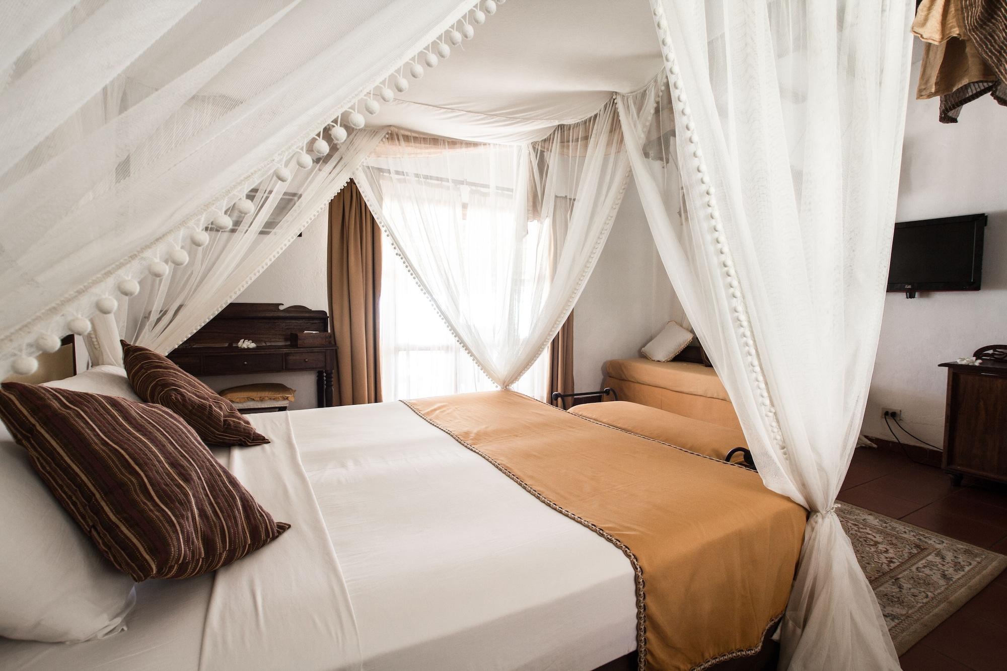 Hotel Karafuu Beach Resort Pingwe Bagian luar foto