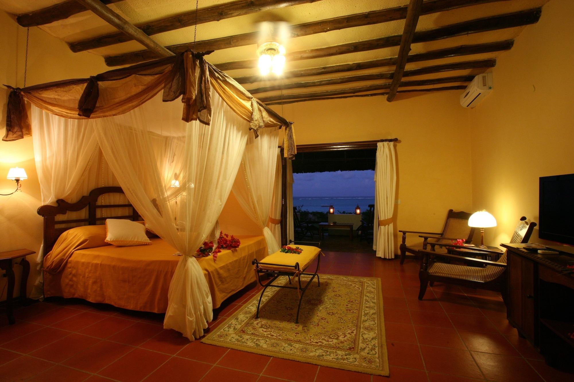 Hotel Karafuu Beach Resort Pingwe Bagian luar foto