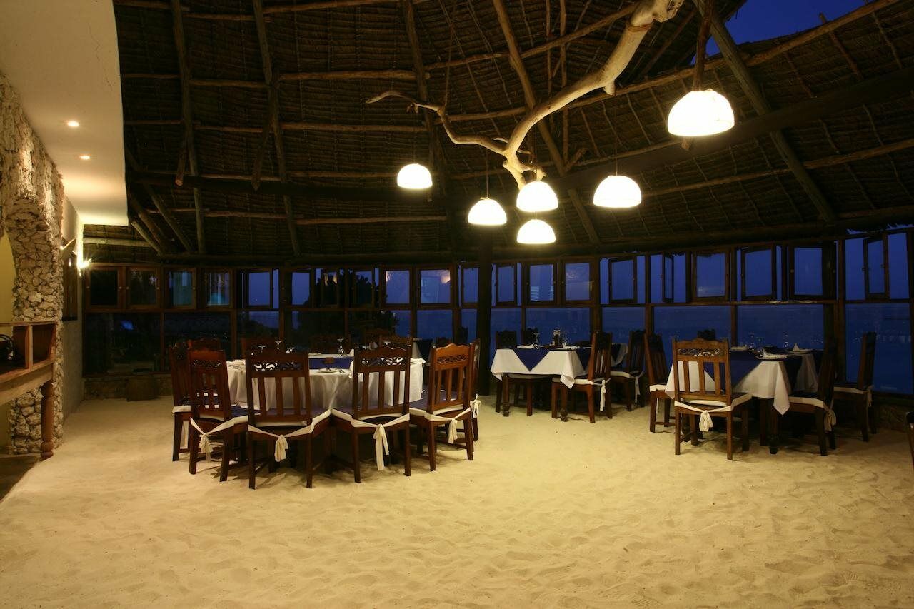 Hotel Karafuu Beach Resort Pingwe Bagian luar foto