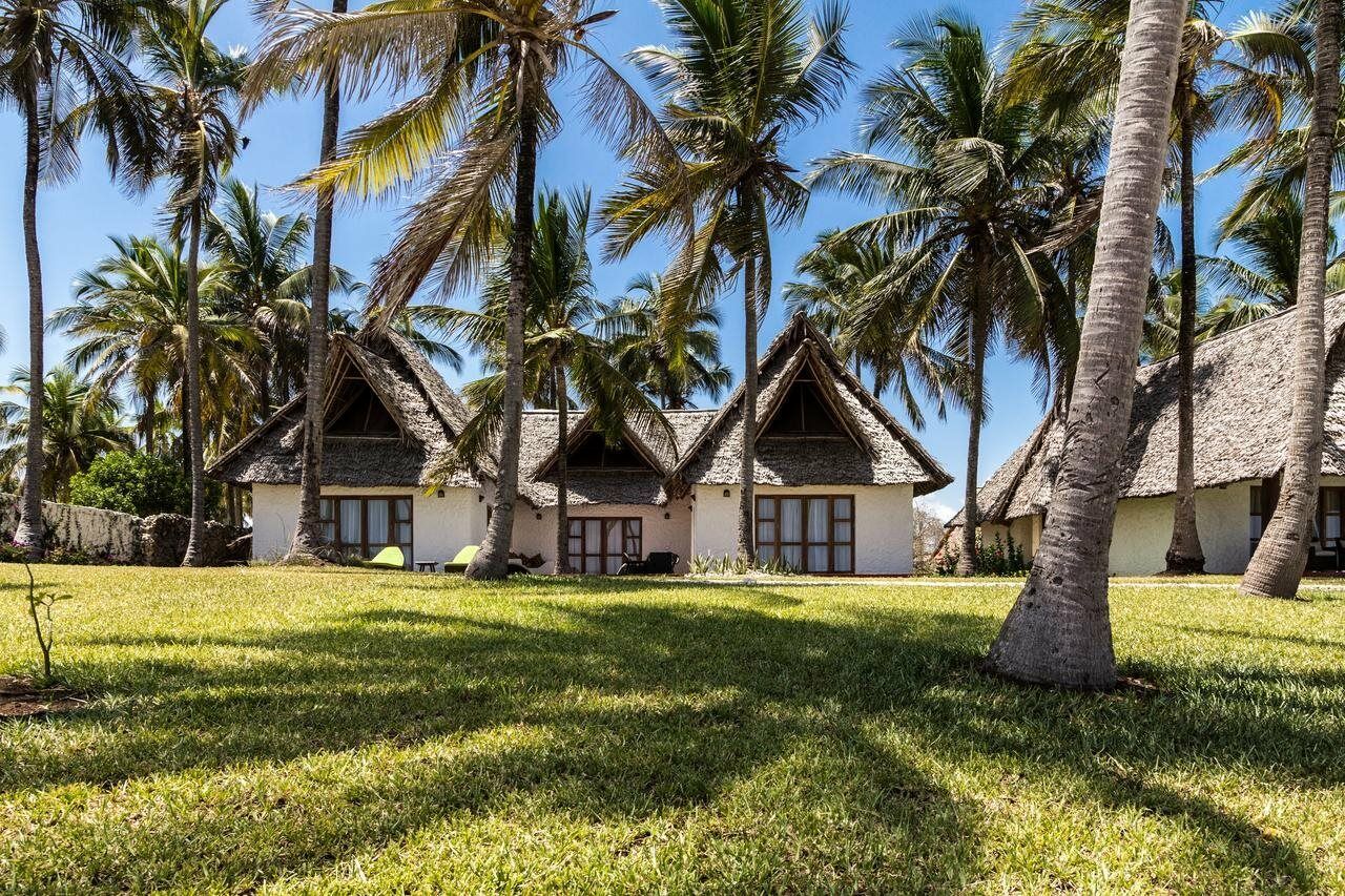 Hotel Karafuu Beach Resort Pingwe Bagian luar foto