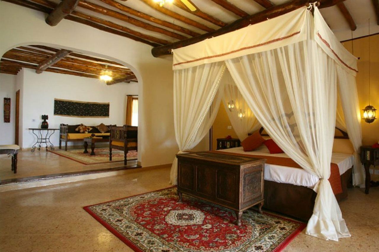 Hotel Karafuu Beach Resort Pingwe Bagian luar foto